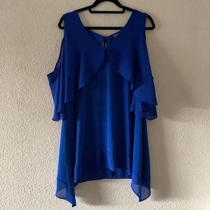 Blue cold shoulder flowy top.